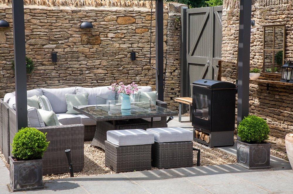 Courtyard Dining