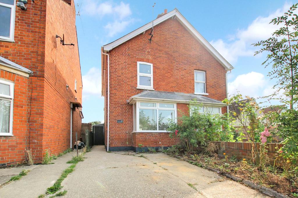 Whitley Wood Lane, Reading, RG2 3 bed semidetached house £335,000