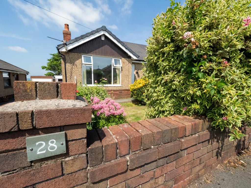 Ambleside Drive, Darwen 2 bed semidetached bungalow £650 pcm (£150 pw)