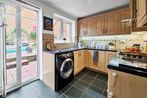8 Chance Close, Grays, RM16 6QE