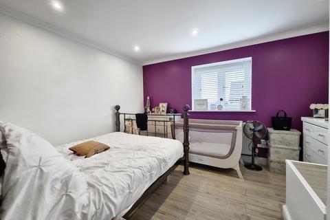 8 Chance Close, Grays, RM16 6QE