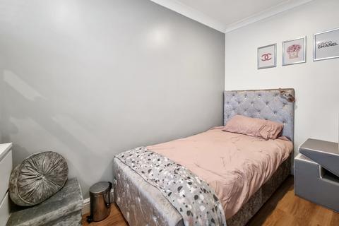 8 Chance Close, Grays, RM16 6QE