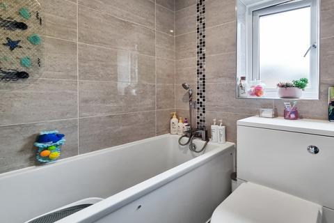 8 Chance Close, Grays, RM16 6QE
