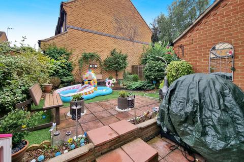 8 Chance Close, Grays, RM16 6QE
