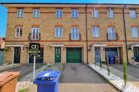 11 Pembroke Drive, Aveley, South Ockendon, RM15 4HZ