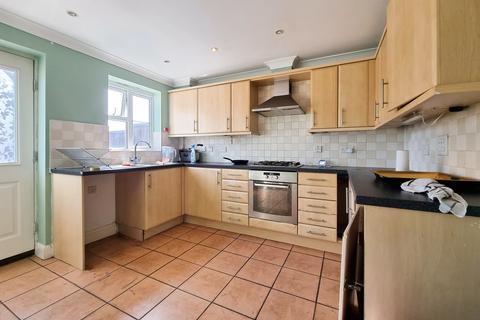 11 Pembroke Drive, Aveley, South Ockendon, RM15 4HZ