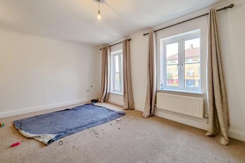 11 Pembroke Drive, Aveley, South Ockendon, RM15 4HZ