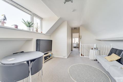 2 bedroom apartment to rent, Grosvenor Road, Muswell Hill, London