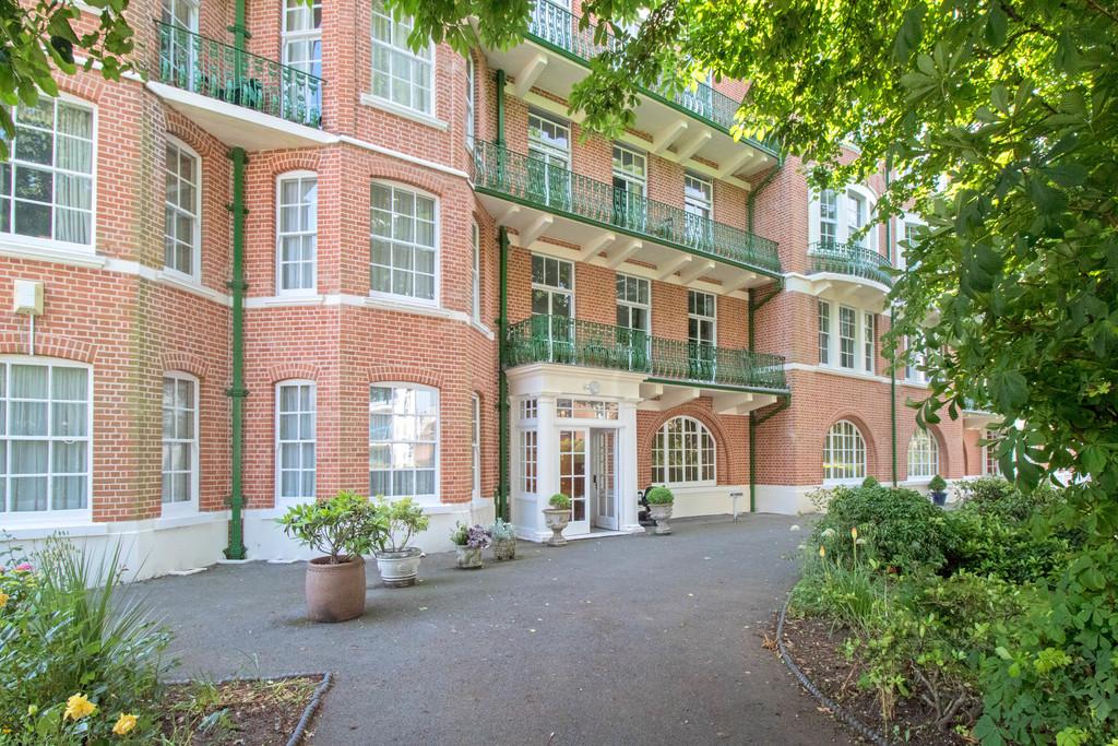 Hartington Mansions, Hartington Place 3 bed apartment £200,000
