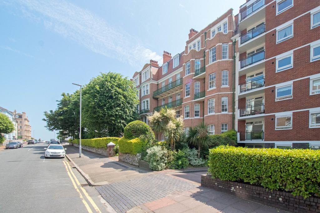 Hartington Mansions, Hartington Place 3 bed apartment £200,000