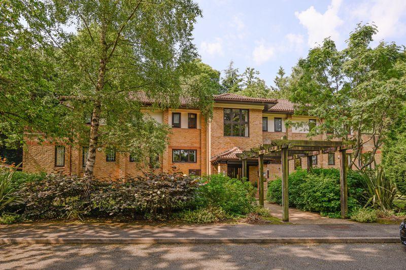 The Warren, Oxshott 2 bed apartment £575,000