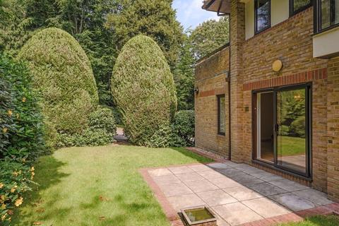 1, Beech Court The Warren, Oxshott, Leatherhead, KT22 0SB