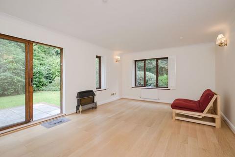 1, Beech Court The Warren, Oxshott, Leatherhead, KT22 0SB