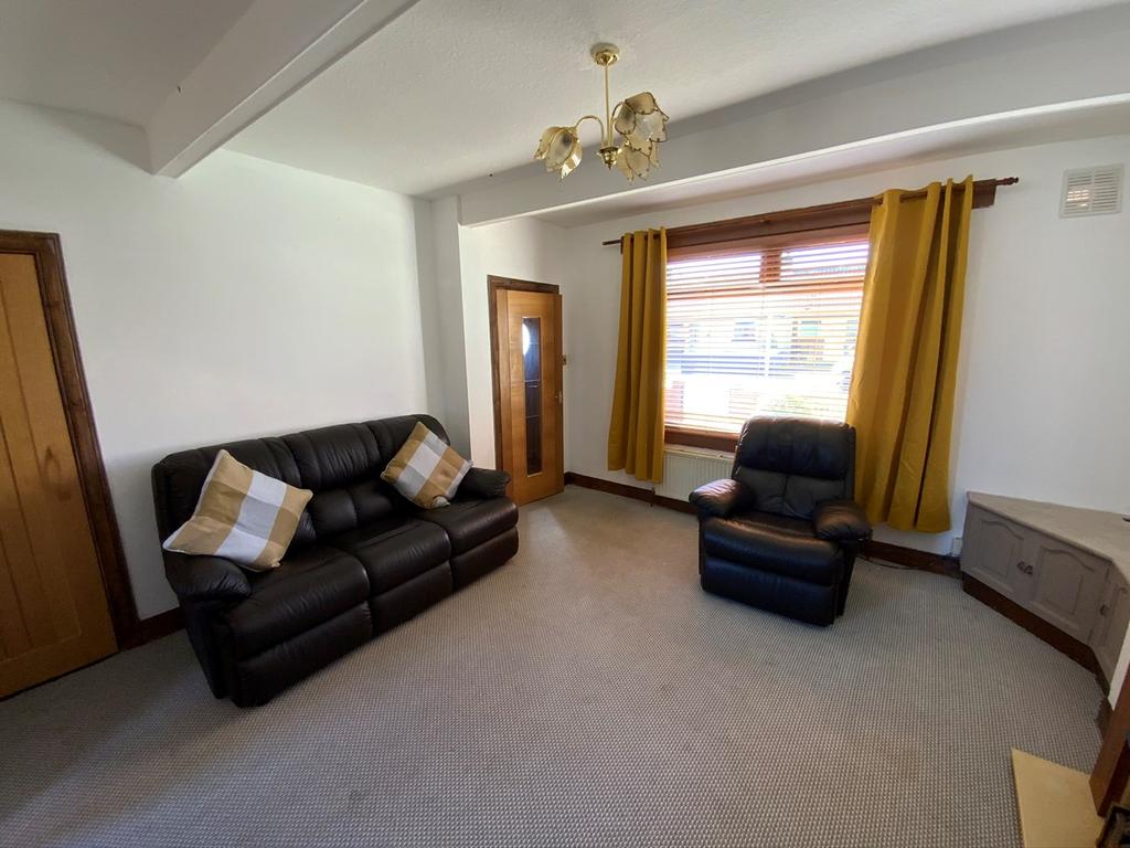 Crescent, Kirkcaldy, Fife, KY1 2 bed semidetached house £109,000