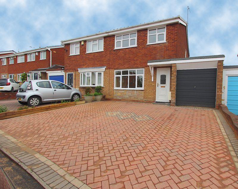 Roebuck Glade, Willenhall 3 bed semidetached house £795 pcm (£183 pw)