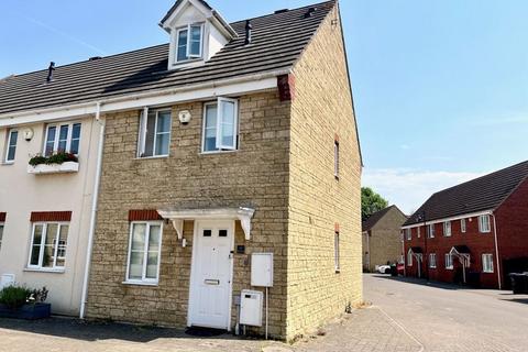 3 bedroom townhouse to rent, Dace Road, Calne SN11