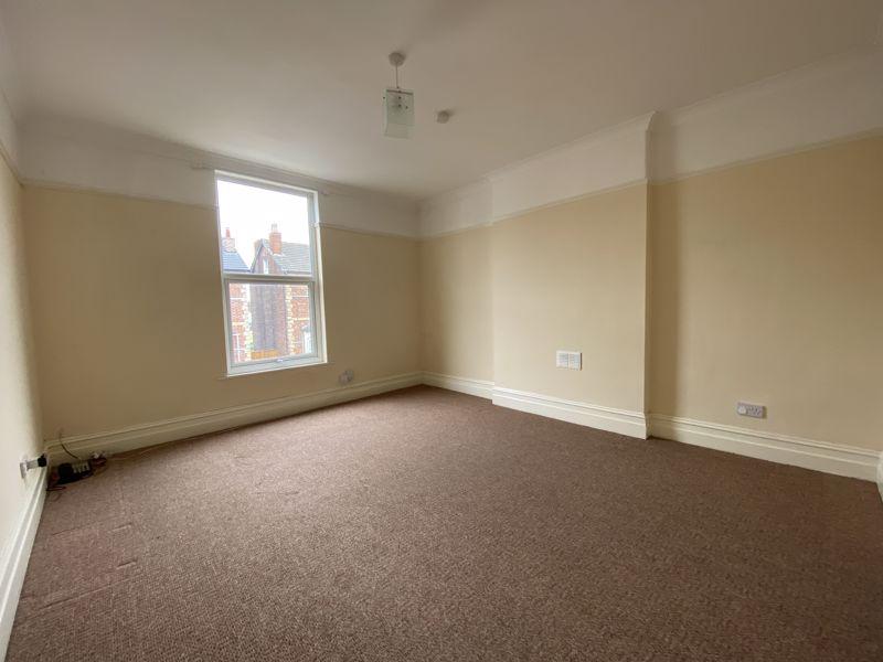 Rossett Road, Crosby 2 bed apartment £650 pcm (£150 pw)