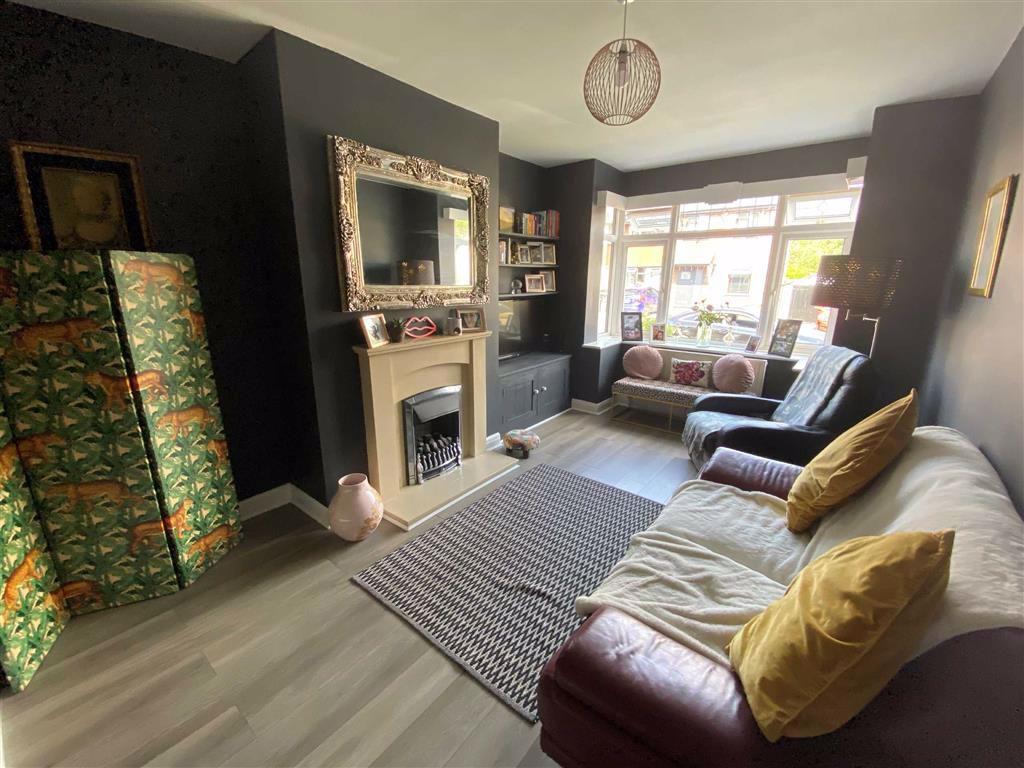 Toll Bar Road, Macclesfield 3 bed semidetached house £275,000