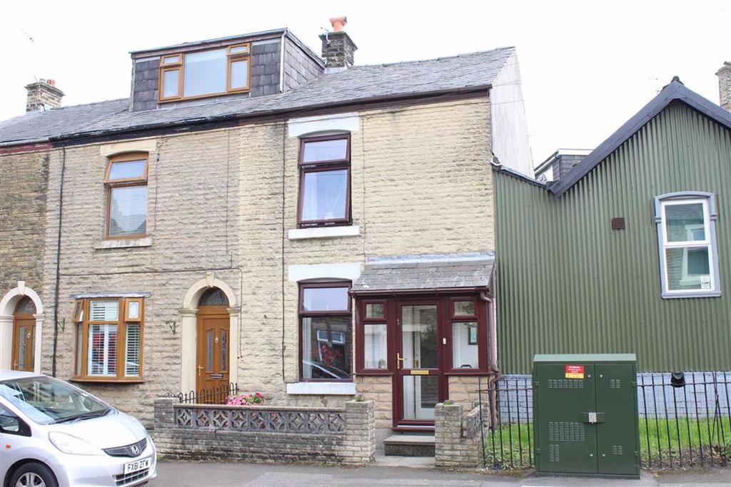 Princess Street, Glossop 2 bed end of terrace house £165,000
