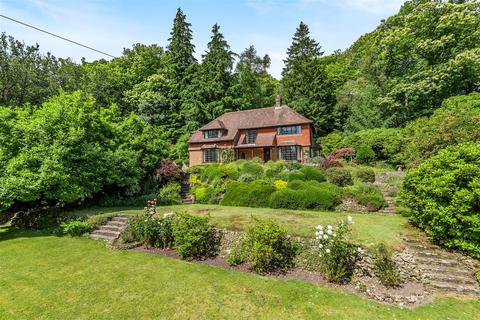 Ferndown Chase Lane, Haslemere, GU27 3AG