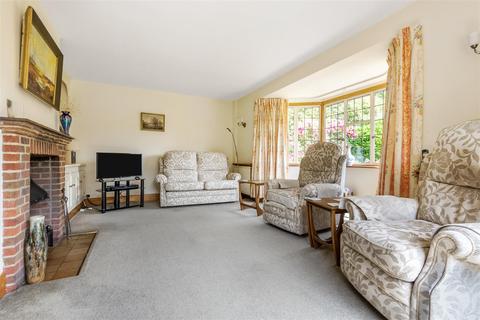 Ferndown Chase Lane, Haslemere, GU27 3AG