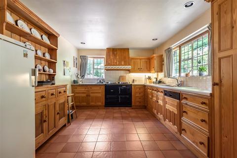 Ferndown Chase Lane, Haslemere, GU27 3AG