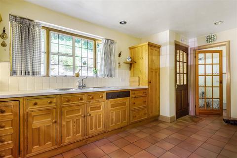 Ferndown Chase Lane, Haslemere, GU27 3AG