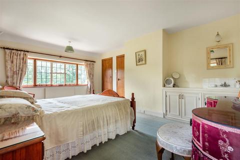 Ferndown Chase Lane, Haslemere, GU27 3AG