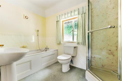 Ferndown Chase Lane, Haslemere, GU27 3AG