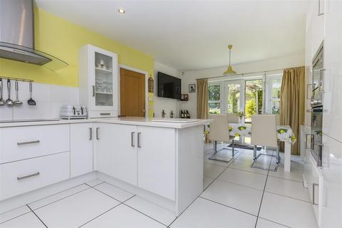 4 bedroom detached house for sale, Bradfives Lodge, 7 Windle Royd Lane, Halifax, West Yorkshire, HX2 7LY