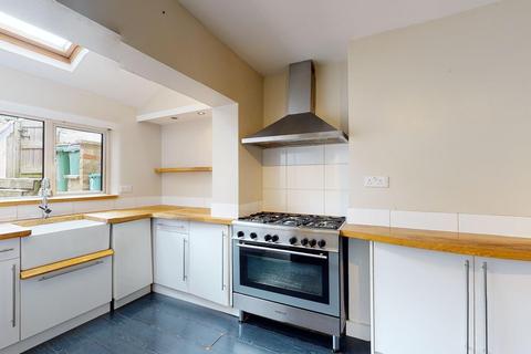 2 Burrow Road, Folkestone, CT19 6DH