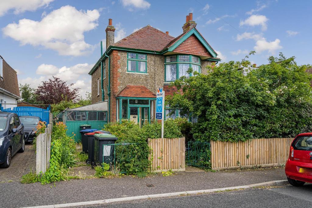 Douglas Avenue, Whitstable 3 bed detached house £475,000