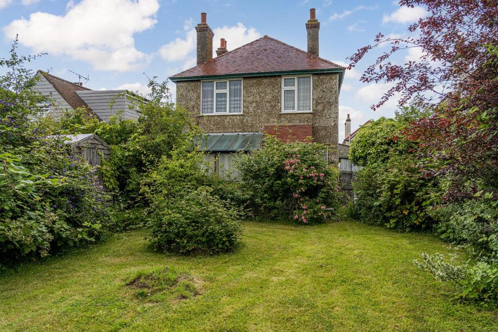 Douglas Avenue, Whitstable 3 bed detached house £475,000