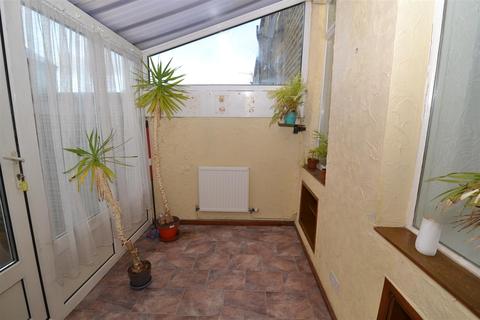 21 Albert Street, Queensbury, Bradford, BD13 1AT