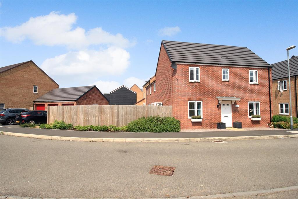 Saltern Drive, Spalding 3 bed semidetached house £225,000