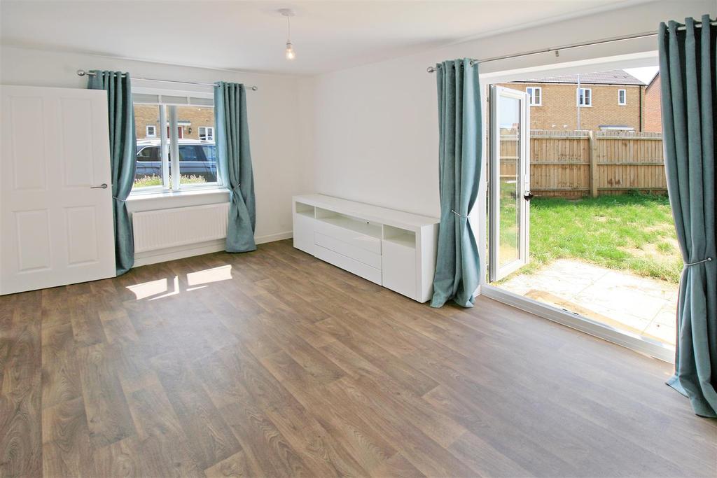 Saltern Drive, Spalding 3 bed semidetached house £225,000