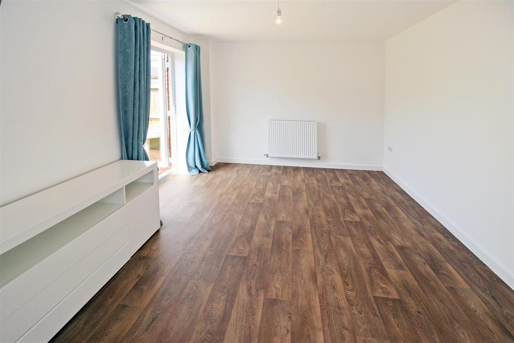 Saltern Drive, Spalding 3 bed semidetached house £225,000