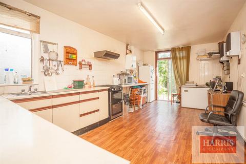 93 Bathurst Gardens, London, NW10 5JJ