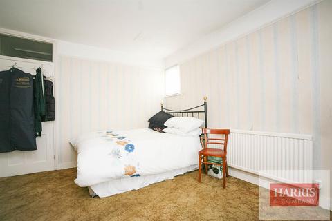 93 Bathurst Gardens, London, NW10 5JJ