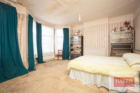 93 Bathurst Gardens, London, NW10 5JJ