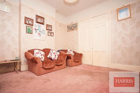 93 Bathurst Gardens, London, NW10 5JJ