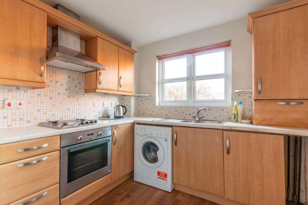 Fernieside Gardens Edinburgh EH17 7HN... 3 bed property £1,050 pcm (£
