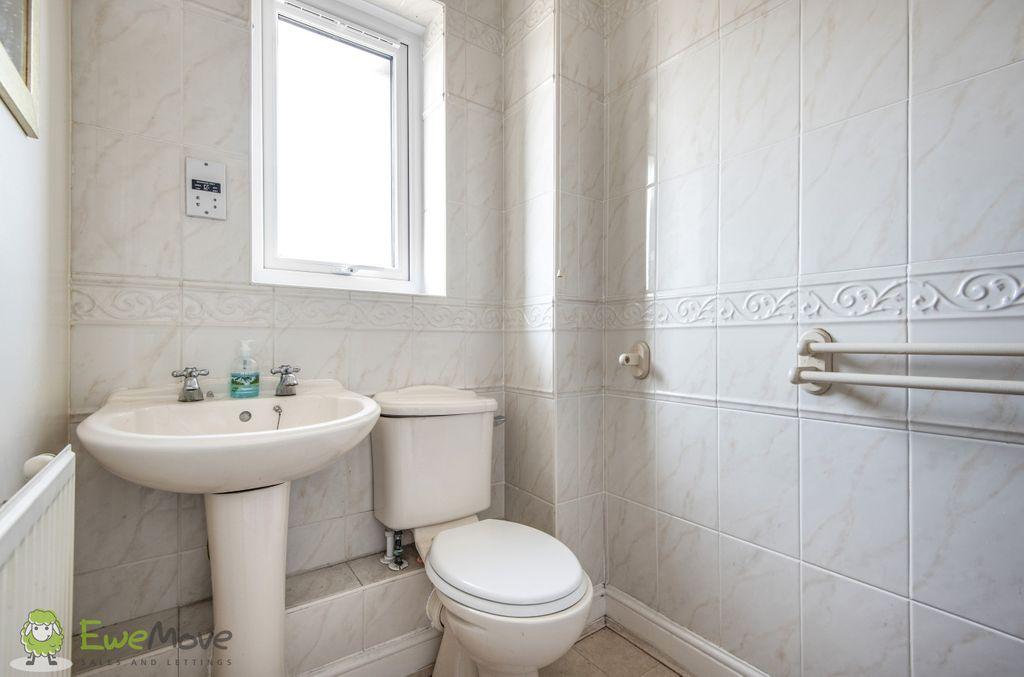 Ensuite to Bed 1