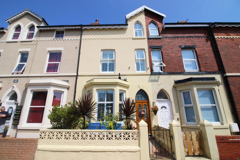 Promenade Road, Fleetwood, FY7 4 bed terraced house £199,950