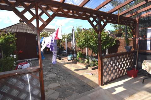 43 Adelaide Gardens, Romford, RM6 6SS