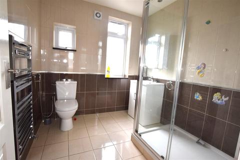 43 Adelaide Gardens, Romford, RM6 6SS