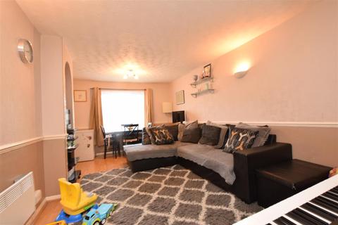 12 Sapphire Close, Dagenham, RM8 1UF