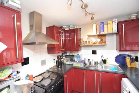 12 Sapphire Close, Dagenham, RM8 1UF