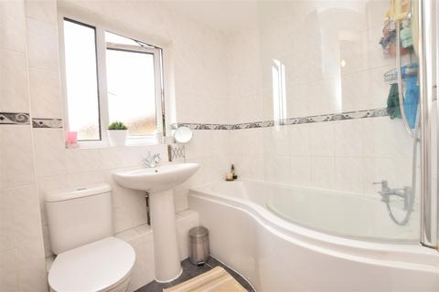 12 Sapphire Close, Dagenham, RM8 1UF