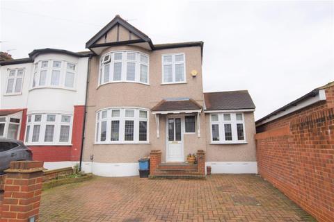 32 Reynolds Avenue, Chadwell Heath, Romford, RM6 4NS